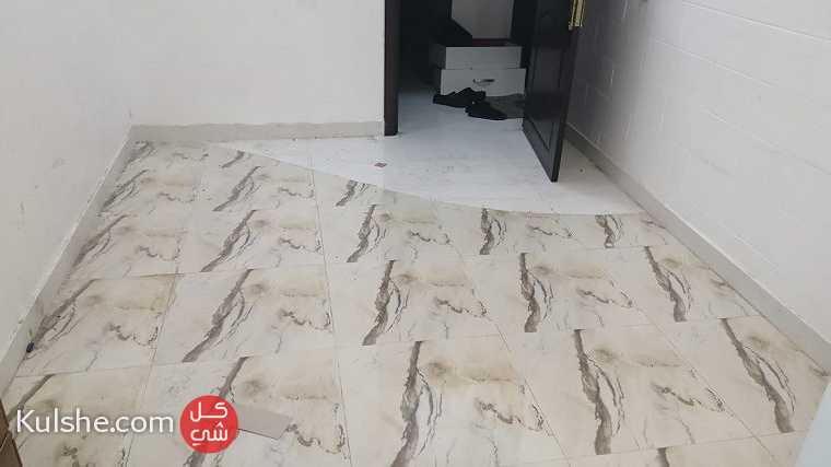 Semi furnished studio flat for rent in Karbabad - صورة 1