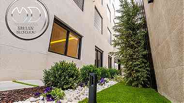 شقة ارضية دوبلكس للبيع ضاحية الامير راشد 270م مع ترس و حديقة 200م .