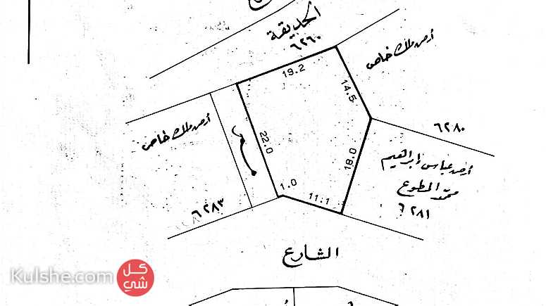 للبيع أرض في الجنبية تقع على شارع مجمع سكوير مباشرة - Image 1