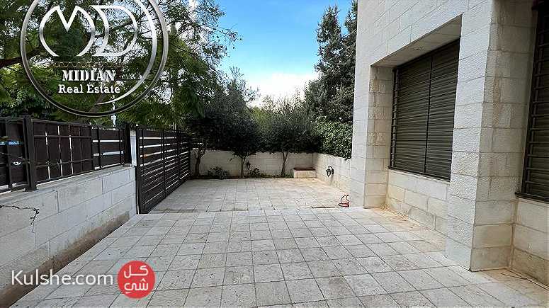 شقة ارضية فارغة للايجار جبل عمان مساحة 240م مع ترس و حديقة 50م - صورة 1