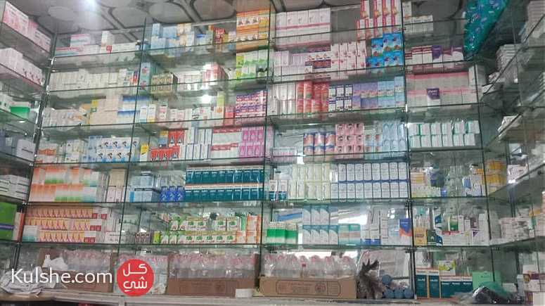 صيدلية للبيع على شارع تعز   ب7 مليون مع الأدوية بجوار مستشفى 773231154 - Image 1