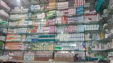 صيدلية للبيع على شارع تعز   ب7 مليون مع الأدوية بجوار مستشفى 773231154