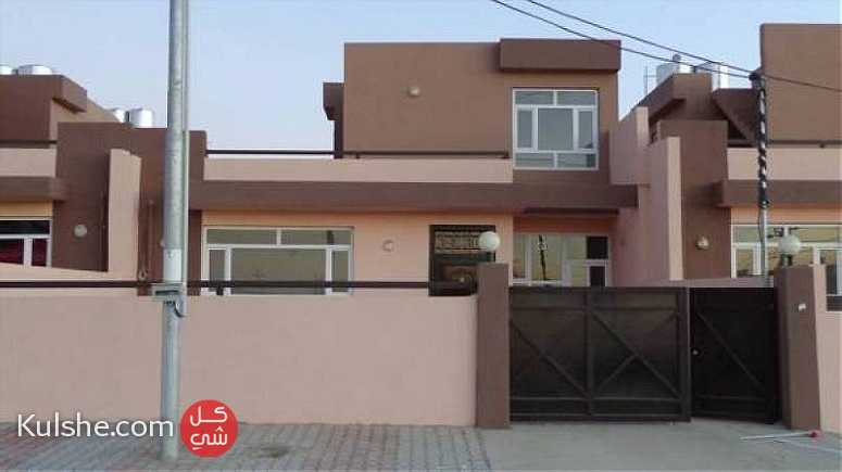 منزل 200 م يضم 3 غرف نوم بسعر مغري وموقع مميز ... - Image 1